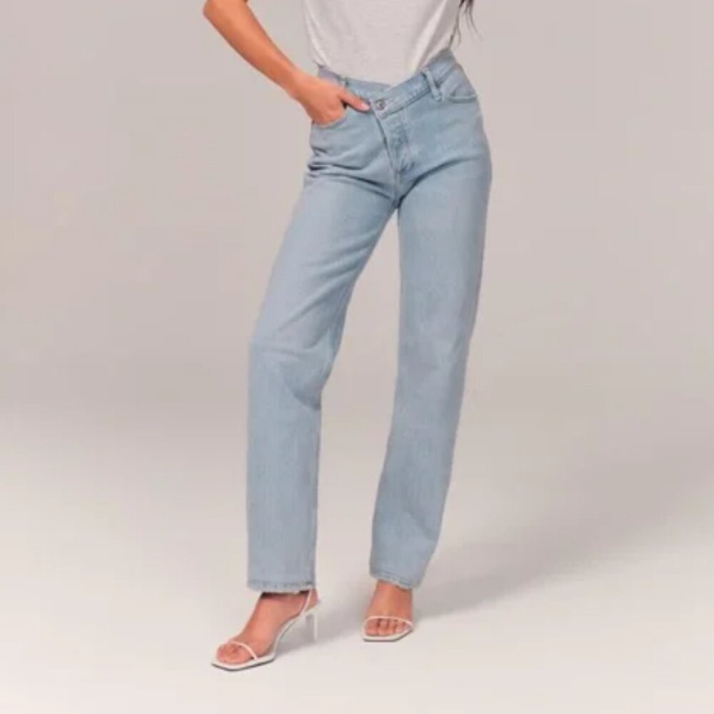 A&F The Dad High Rise Light Wash Crossover Waist Button Fly 26 2 Short